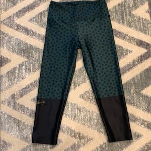 Gold Sheep Capri Legging EUC